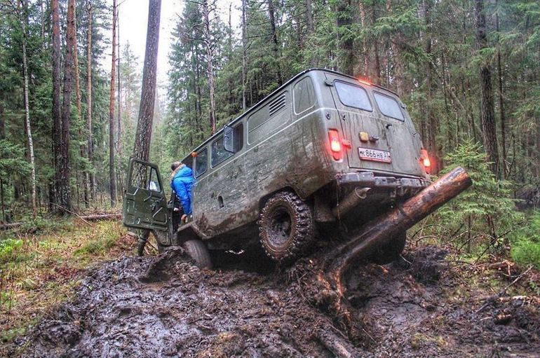 Хороший джип застрянет там, куда не каждый трактор доедет Хороший джип застрянет там, куда не каждый трактор доедет авто и мото,автомобили,автоновости,машины,Россия