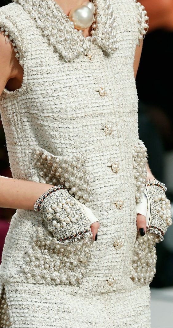 В стиле CHANEL: костюмы и платья на холодное время года 