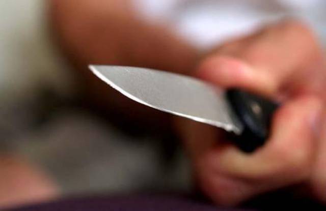 Мужчину изрезали ножом на севере Москвы