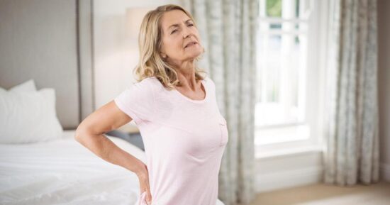 Женщину с переломом позвонка за 25 минут избавили от болей, ударив по нервам током