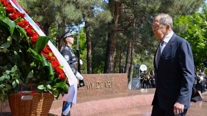 Министр иностранных дел Сергей Лавров обратил внимание на отсутствие надписи на русском языке у Вечного огня в Самарканде. Фото: ТГ-канал МИД России