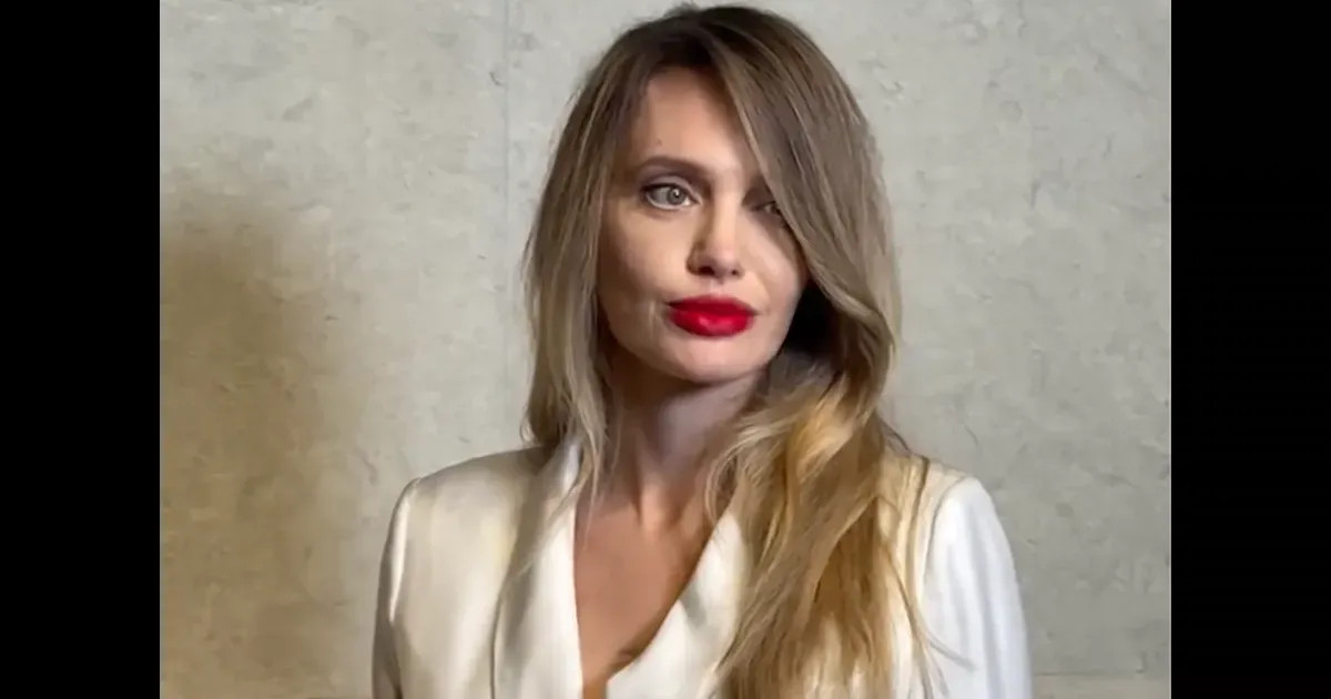 Анджелина Джоли посетила модную вечеринку в Шанхае