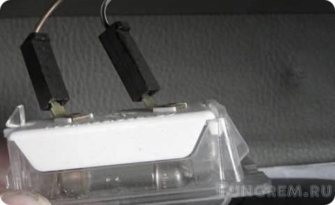 Замена лампы освещения багажника и бардачка Lada Kalina