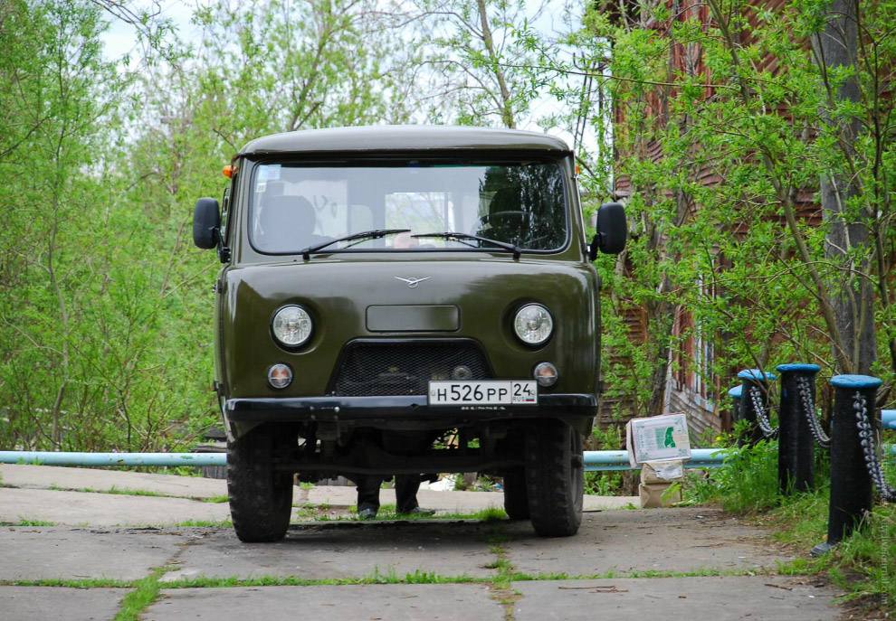 УАЗ −452