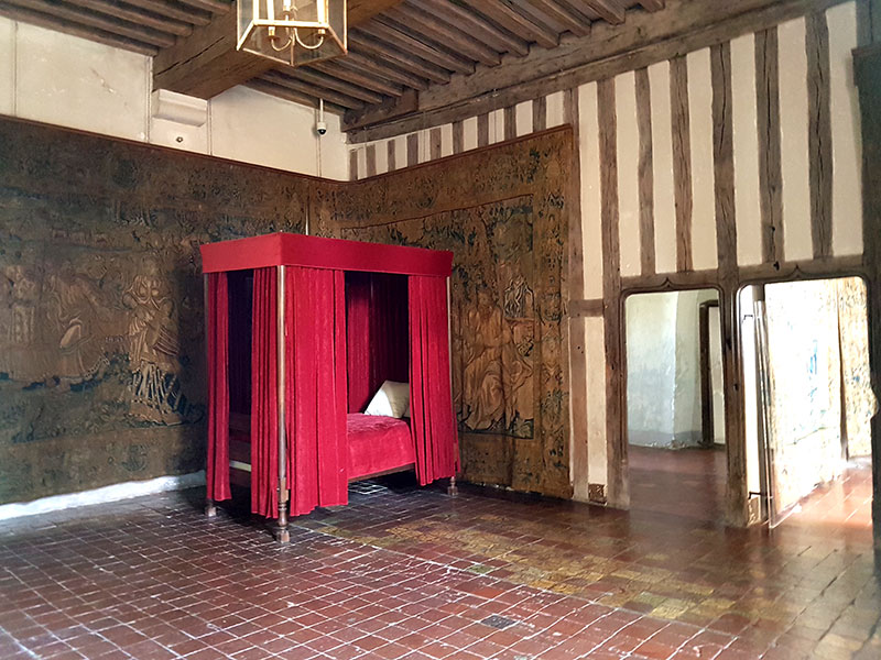 Бургундия. Шатонёф. Крошечная деревня с огромным старинным замком! Бургундия. Шатонёф. Крошечная деревня с огромным старинным замком! автотуризм