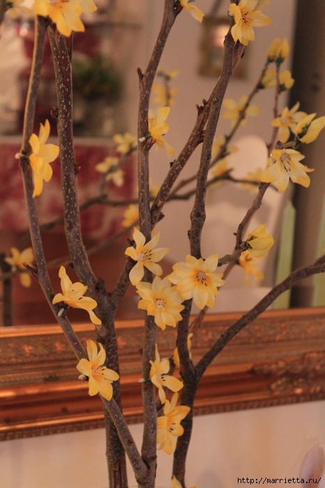 Замечательная и простенькая в исполнении идея интерьера - живые веточки с искусственными цветами Замечательная и простенькая в исполнении идея интерьера - живые веточки с искусственными цветами декор