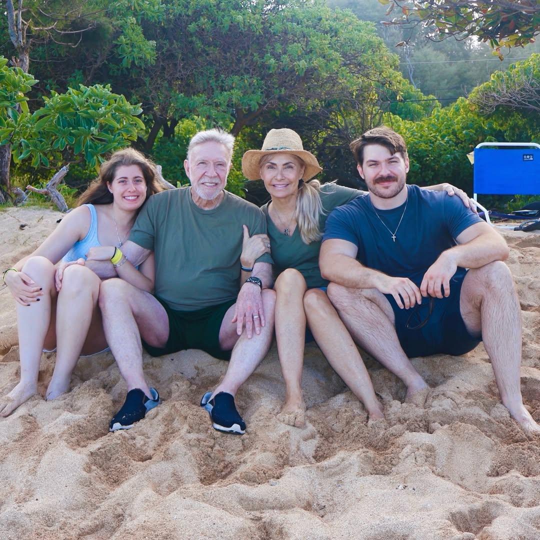 Последнее видео Чака Норриса на Гавайях: актер умер в больнице Норрис, актера, стало, Норриса, плохо, «Путь, боевых, сейчас, близнецами, которой, хорошей, близкие, Актеру, вместе, Спасибо, утром, Джиной, сердцем, беспокоить, видео