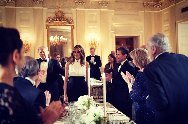 Мелания Трамп в деловом образе на встрече в Белом доме Мелания Трамп в деловом образе на встрече в Белом доме Новости