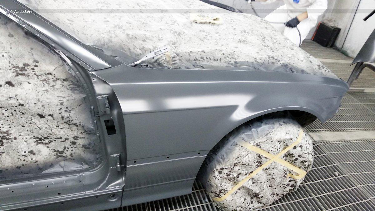 Свежий весенний цвет на старый кабриолет Свежий весенний цвет на старый кабриолет авто и мото