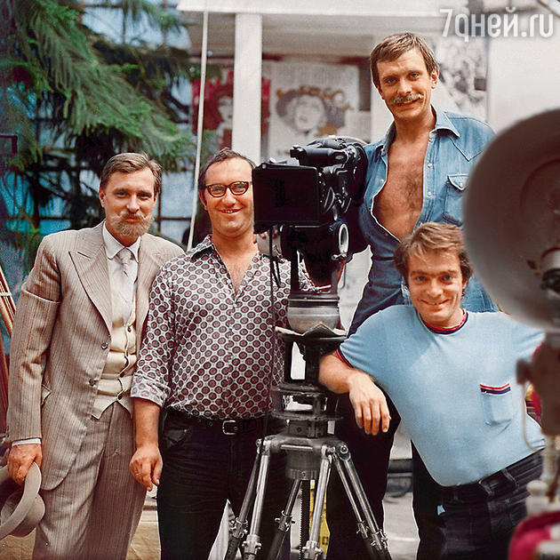 О дружбе и работе с Янковским, Михалковым, Абдуловым рассказывает Александр Адабашьян О дружбе и работе с Янковским, Михалковым, Абдуловым рассказывает Александр Адабашьян актеры,воспоминания,звезды,кино и тв