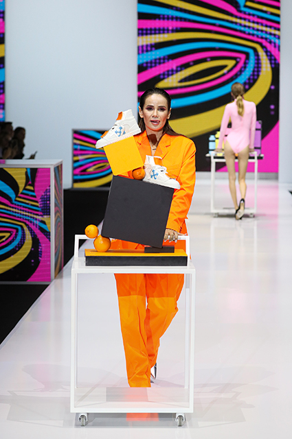 Светские выходные в Москве: Ксения Собчак, Виктория Лопырева, Альбина Джанабаева на показах, Монеточка — в кино Светские выходные в Москве: Ксения Собчак, Виктория Лопырева, Альбина Джанабаева на показах, Монеточка — в кино Светская жизнь