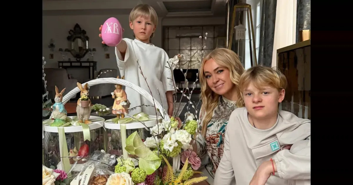 Корзины с цветами и фото из храма: как Виктория и Олег Шеляговы, Яна Рудковская, Татьяна Навка и другие звёзды отметили Пасху