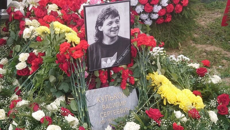 Юрия соломина похоронят. Могила Татьяны Лавровой на Троекуровском кладбище. Могила Сличенко на Троекуровском.