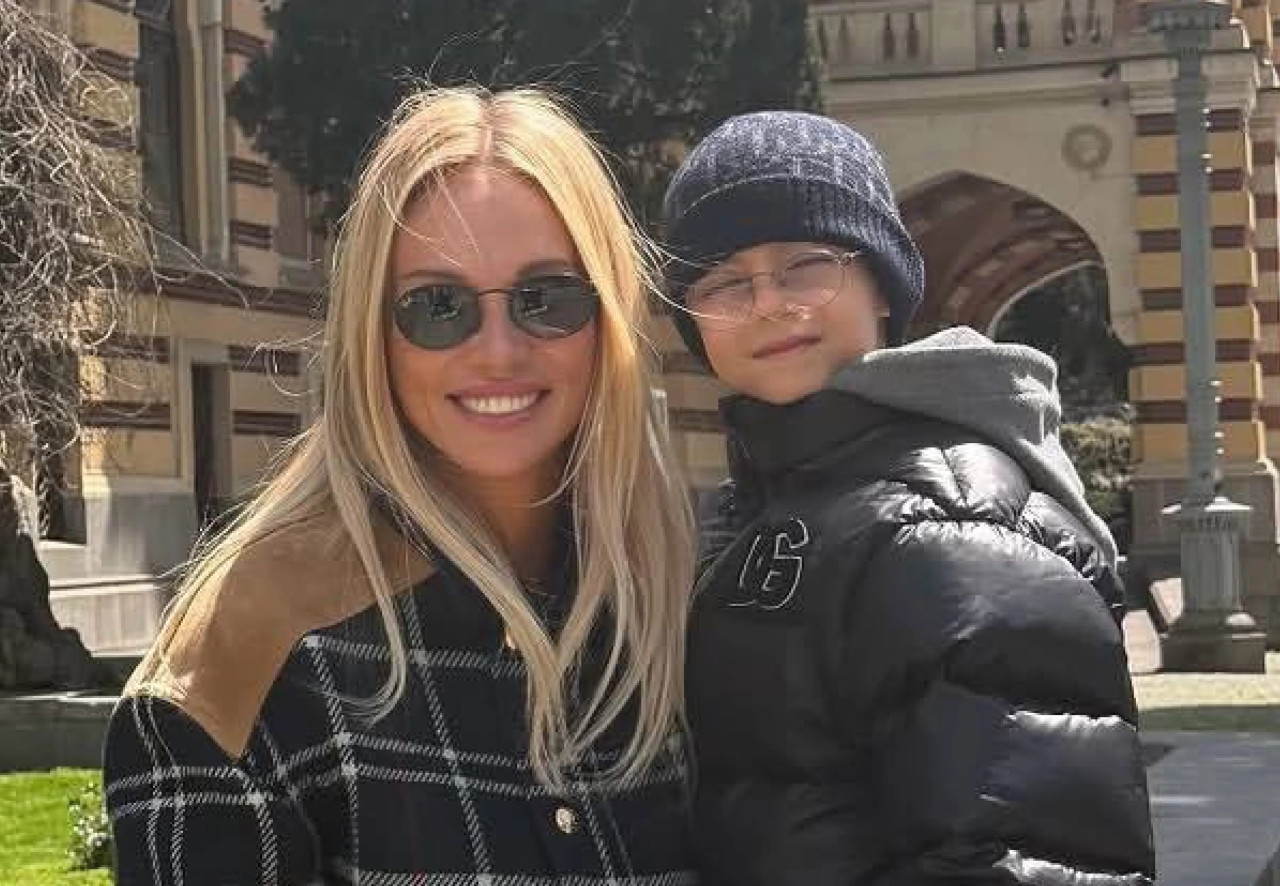 Париж, Стамбул, Афины: куда Виктория Лопырёва, Дарья Клюкина, Юлианна Караулова и другие звёзды улетели из холодной Москвы