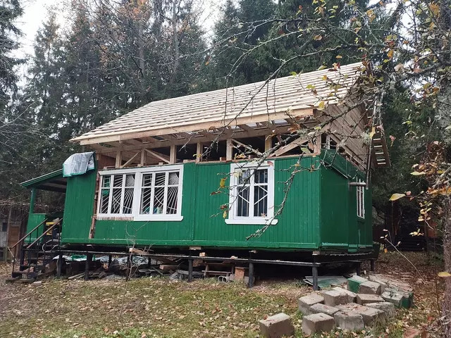 Замена крыши дачного дома