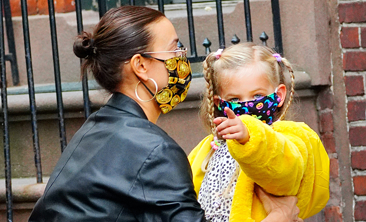 В оттенках лайма и лимона: как Ирина Шейк встретила из детского сада дочь Лею