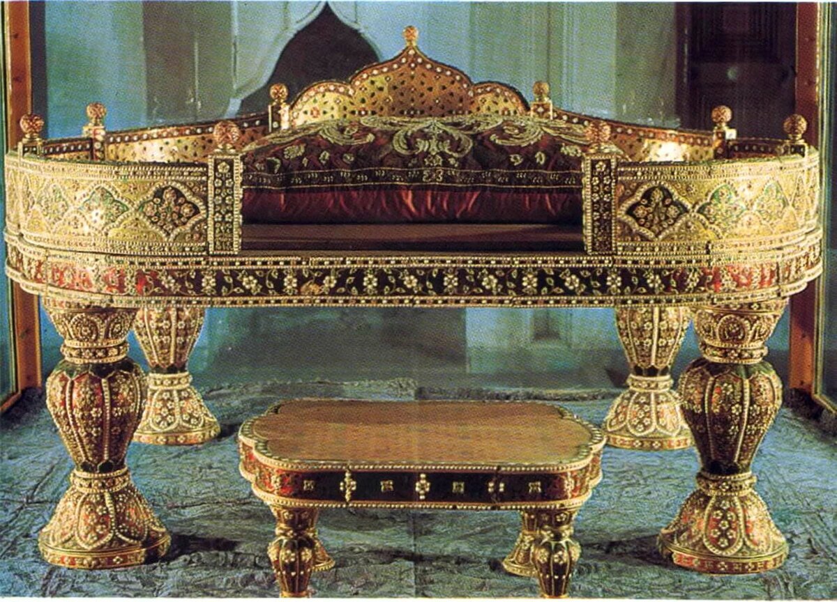 Павлиный трон Великий Моголов захваченный Надир Шахом.