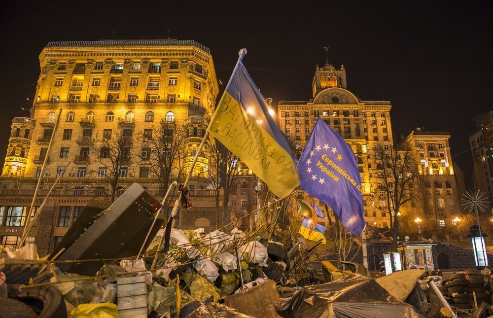 Сценарист из Прибалтики: кто разогревал столкновения в Риге и Евромайдан в Киеве
