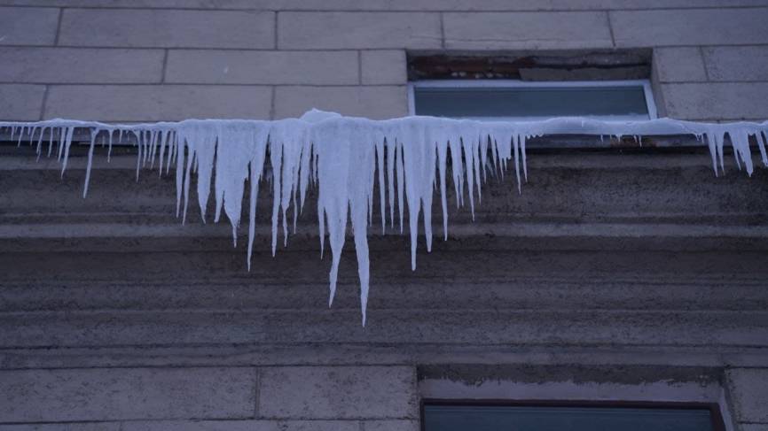 Политолог Простаков: Сосульки в Петербурге травмируют горожан по вине управляющих компаний Общество