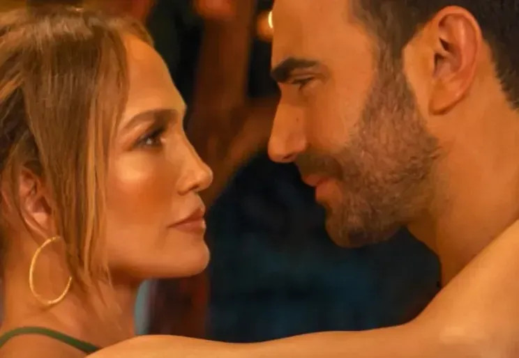 У Дженнифер Лопес новый роман — с актёром из сериала 