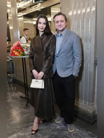 Появились редкие фото Никиты Михалкова с семьёй с премьеры первого спектакля Михаила Ефремова после выхода из колонии Михалкова, Михаил, Михалков, Татьяна, также, детьми, Никита, дочерью, свидетелей, Сергей, Пореченков, колонии, Надеждой, Ефремов, Анной, театре, показ, внуками, семья, присутствует