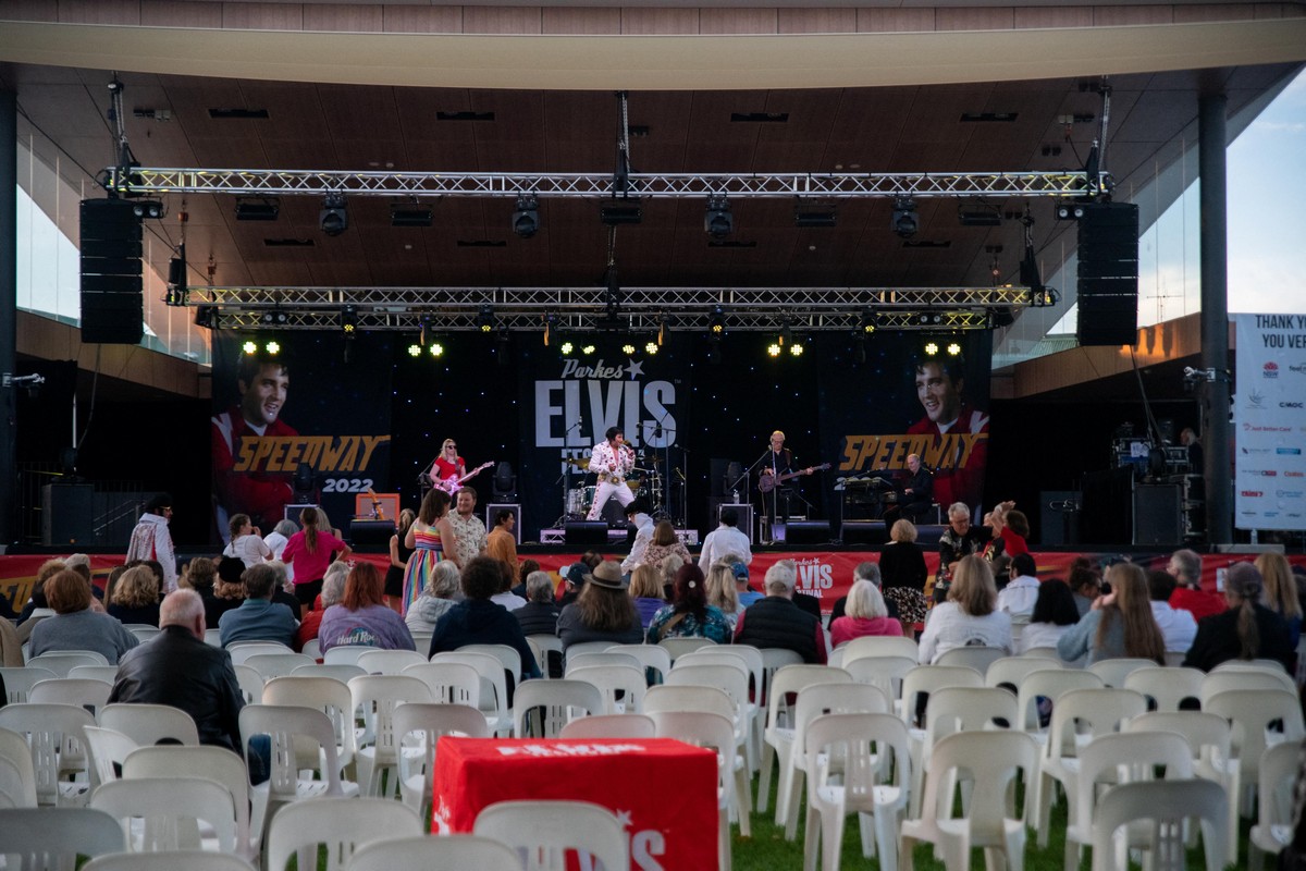 Тысячи поклонников на фестивале Элвиса Пресли в Австралии