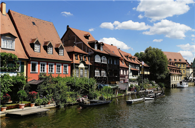 https://www.freepik.com/free-photo/beautiful-shot-klein-venedig-bamberg-germany-across-river-with-boats-cloudy-daylight_11111901.htm#query=germany&position=25&from_view=search