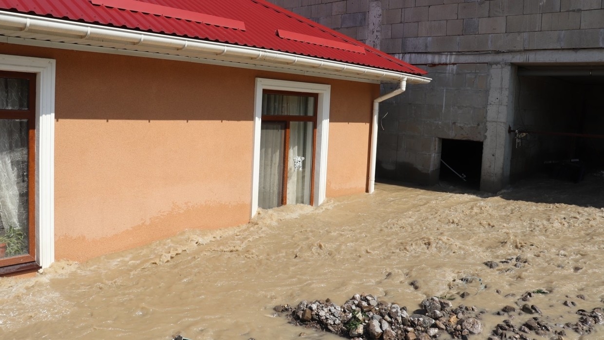 Замглавы Минобороны РФ назвал сроки ликвидации последствий наводнения в Ялте и Керчи