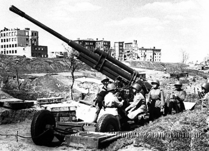 Подвиг сталинградских зенитчиц. 23 августа 1942 года наши зенитчицы не позволили немцам с ходу ворва вов, война, зенитка, сталинград