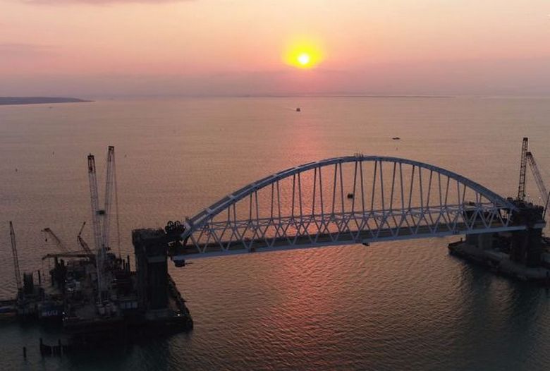 Крымским мостом заинтересовались инопланетяне?