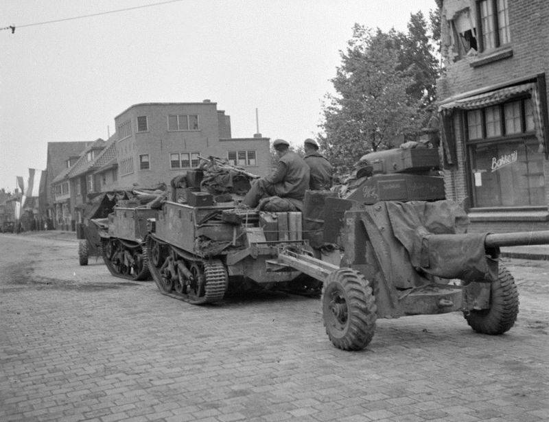 Лёгкий многоцелевой бронетранспортёр Universal Carrier Лёгкий многоцелевой бронетранспортёр Universal Carrier оружие