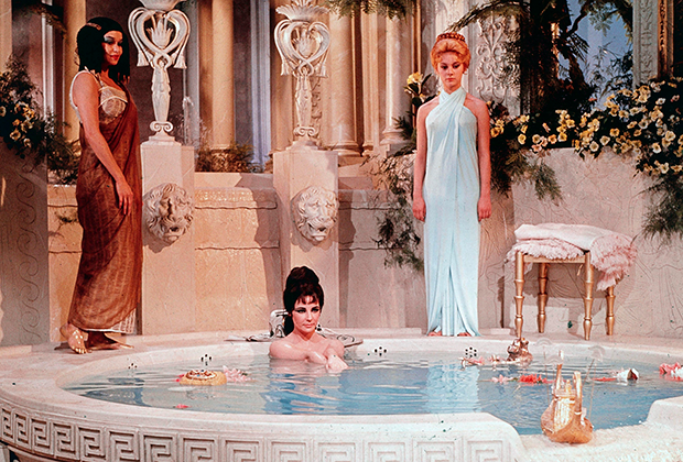 «В ней не было ничего женственного, кроме тела и хитрости» «В ней не было ничего женственного, кроме тела и хитрости»