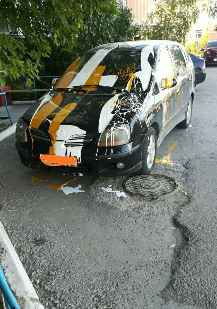 Современное искусство и хамская парковка Современное искусство и хамская парковка авто и мото,автоновости