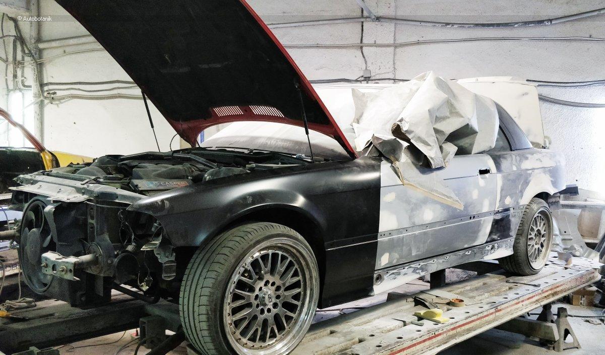 Свежий весенний цвет на старый кабриолет Свежий весенний цвет на старый кабриолет авто и мото