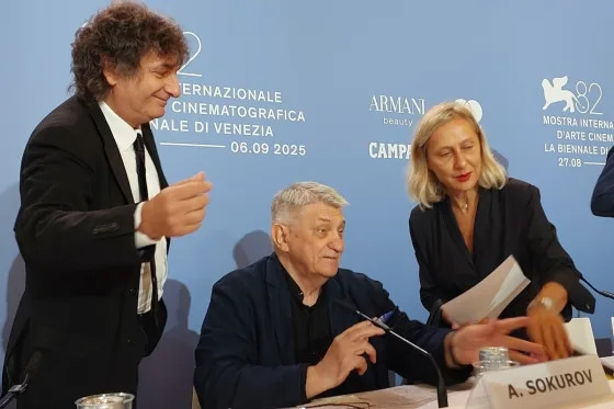 Александр Сокуров представил в Венеции «Записную книжку режиссера» и обратился к Старому Свету
