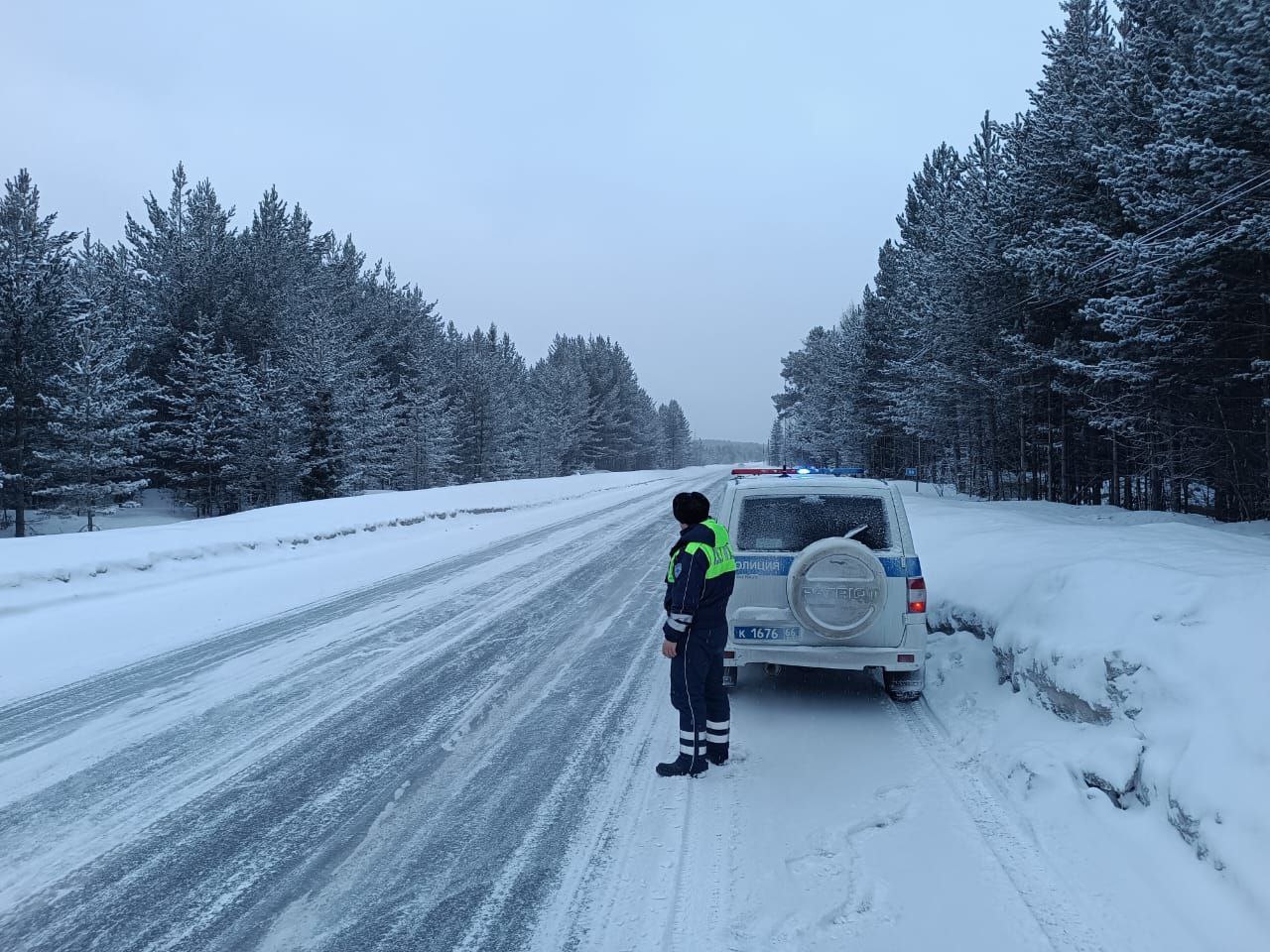 Свердловская ГИБДД предупреждает водителей о снегопадах на севере региона