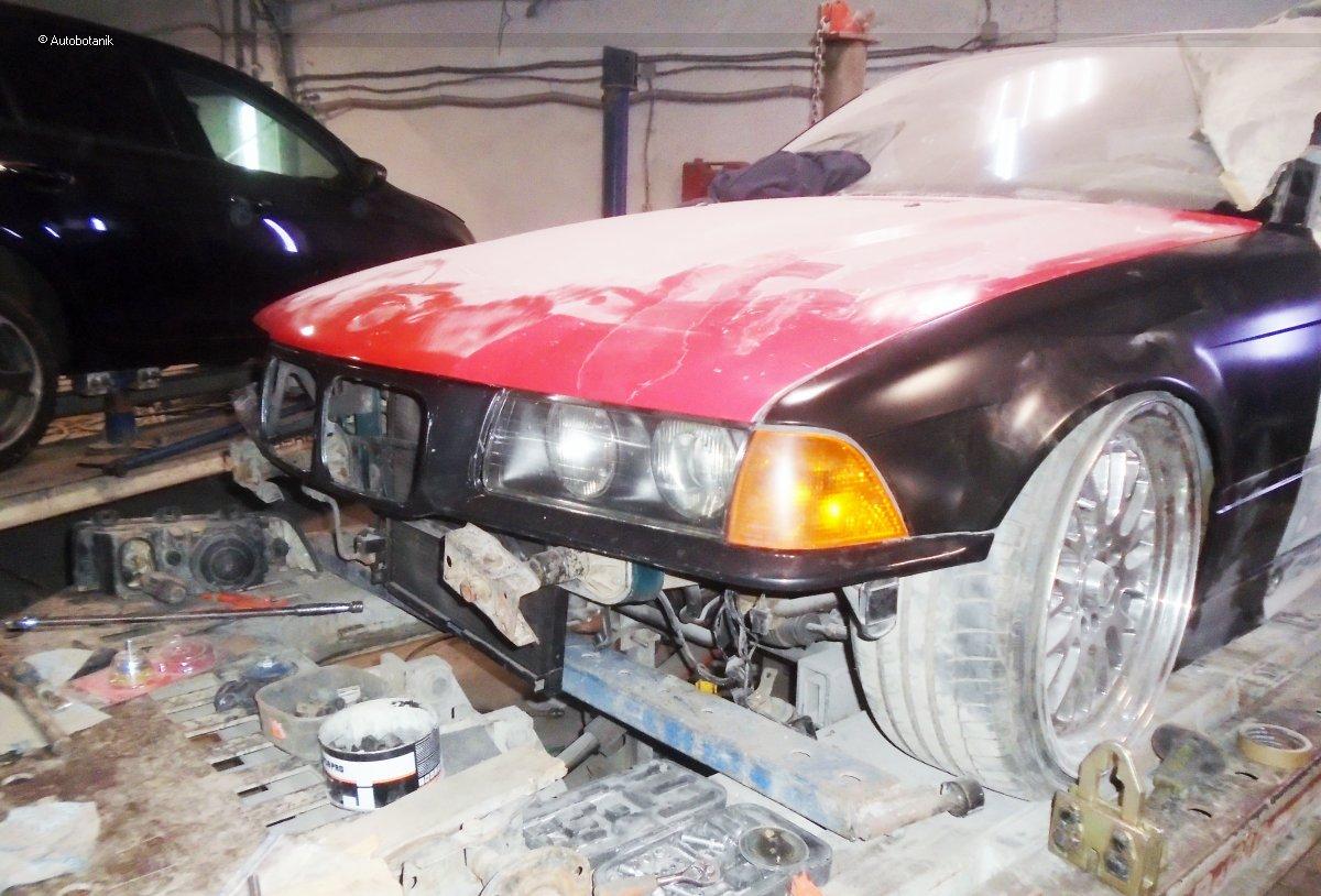 Свежий весенний цвет на старый кабриолет Свежий весенний цвет на старый кабриолет авто и мото