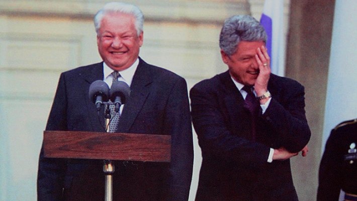 Когда Ельцин ушел в отставку, русские оценили его деятельность хуже, чем деятельность Ленина, Сталина и Брежнева