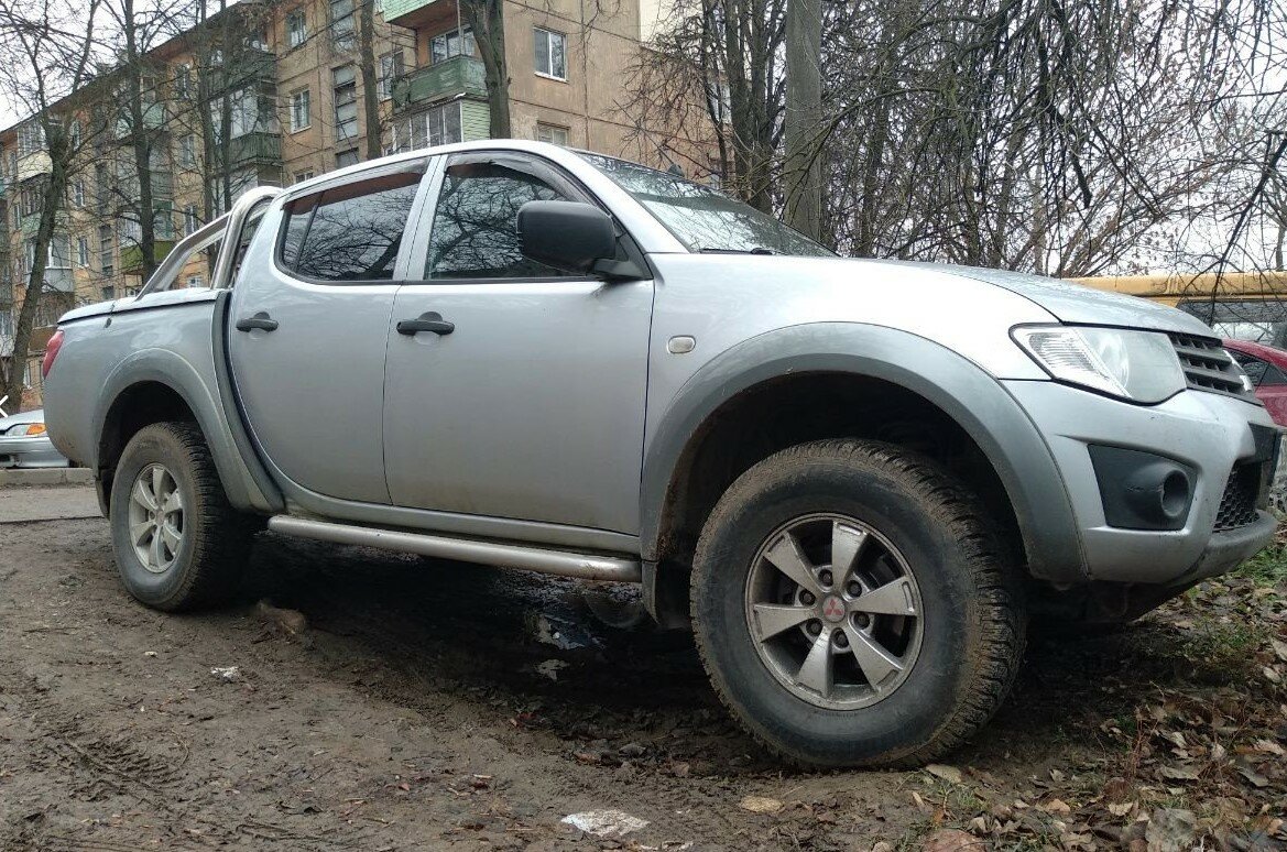 Крепкая рама, крутой полный привод, грузоподъёмность 1 тонна: ТОП-5 пикапов по цене Ларгуса.