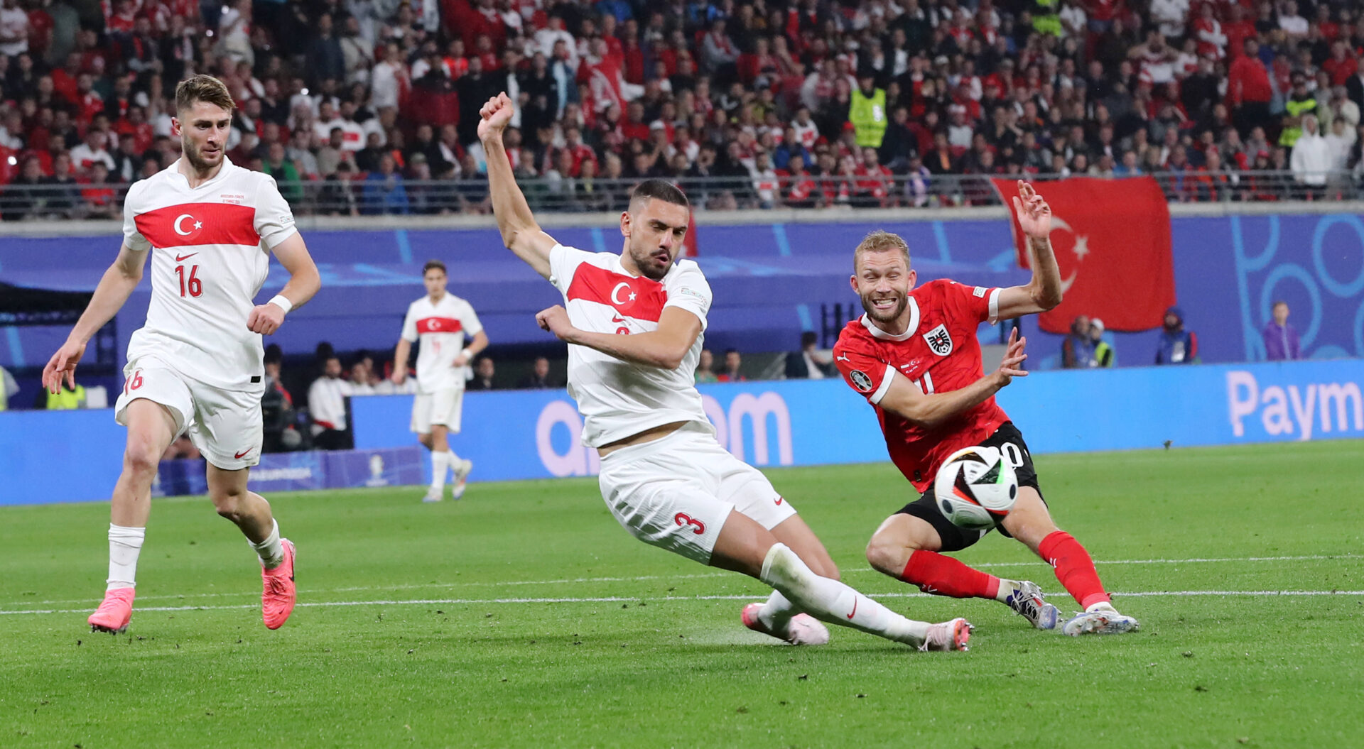 Сборная Турции обыграла австрийцев и стала последним четвертьфиналистом чемпионата Европы