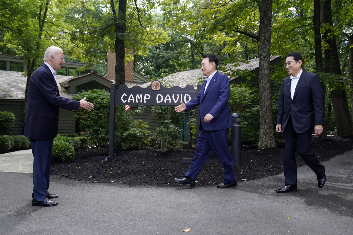     Встреча лидеров США, Японии и Южной Кореи в Кэмп-Дэвиде / AP Photo / Andrew Harnik