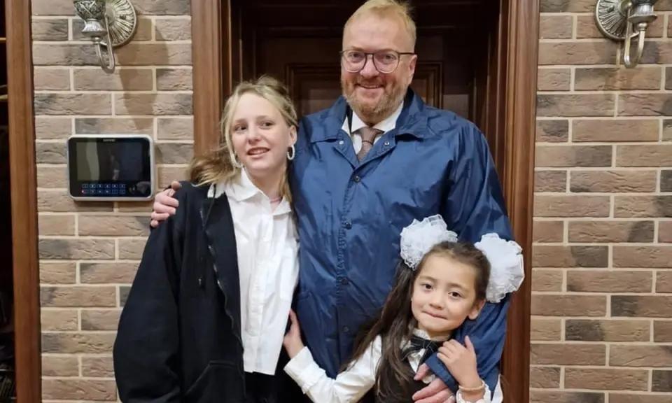 Из шестерых детей трое приемные: что известно о семье депутата Виталия Милонова, оскорбившего Викторию Боню