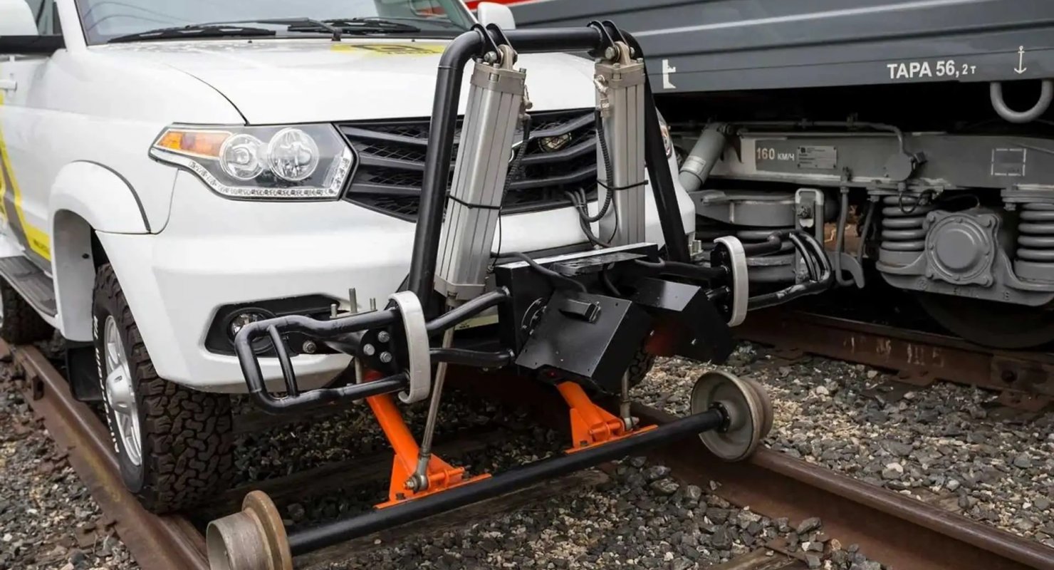 Редкий УАЗ, который передвигается по рельсам и диагностирует дефекты