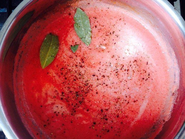 Суп с фрикадельками и томатным соком 