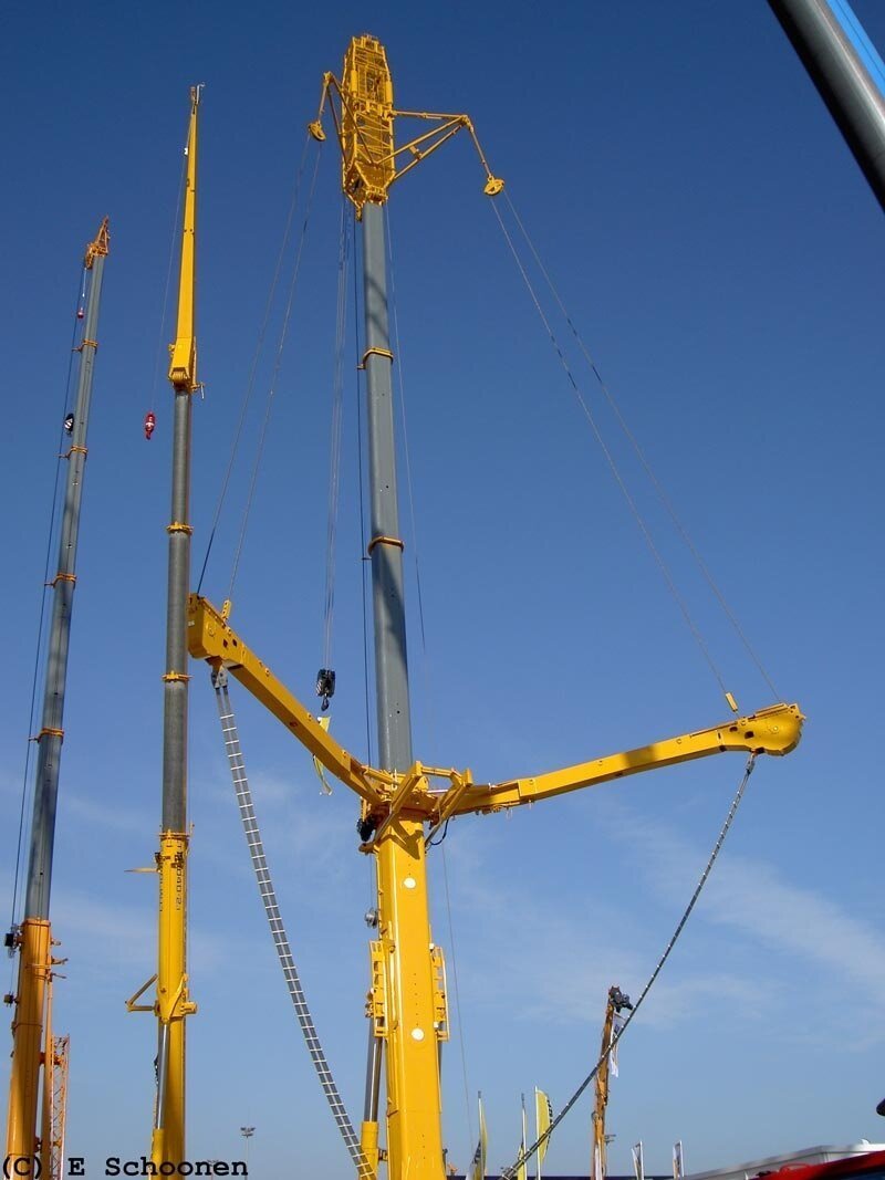 Вот как выглядит самый большой автомобильный кран в мире 