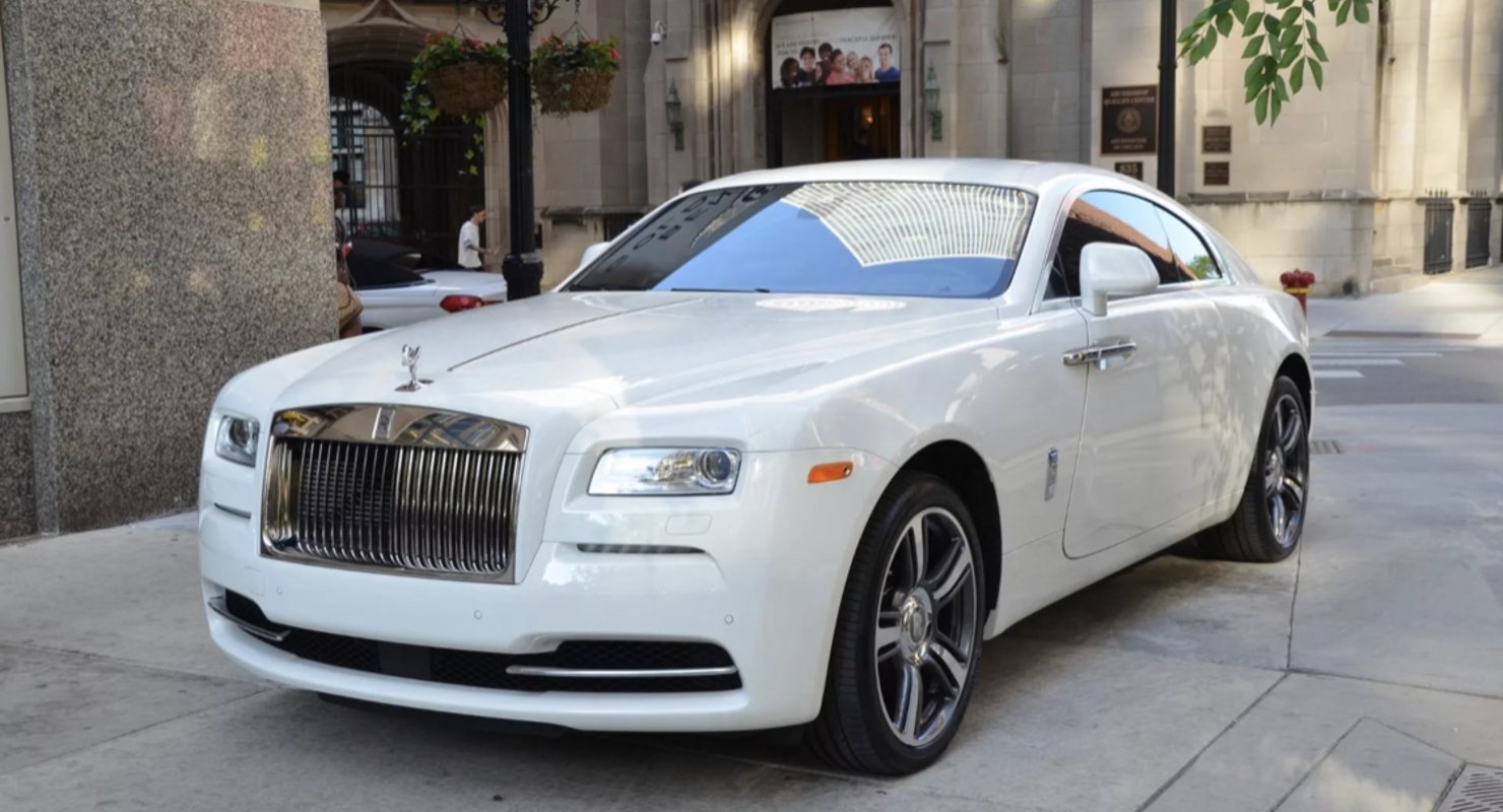 Обновлённая версия Rolls-Royce Ghost. Что предлагает автопроизводитель за 30 миллионов?