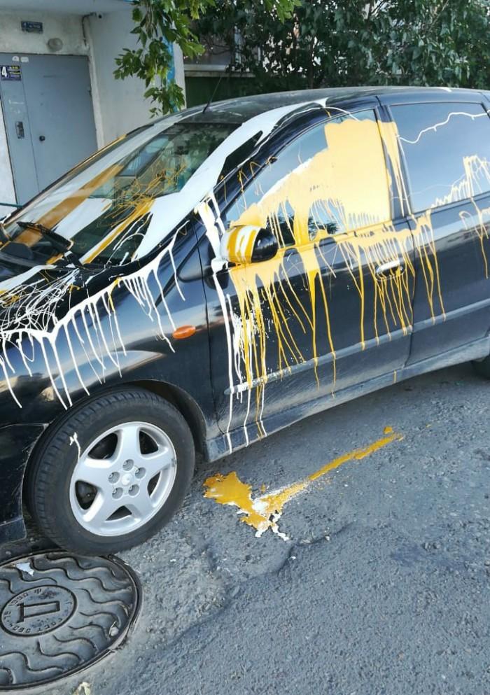 Современное искусство и хамская парковка Современное искусство и хамская парковка авто и мото,автоновости