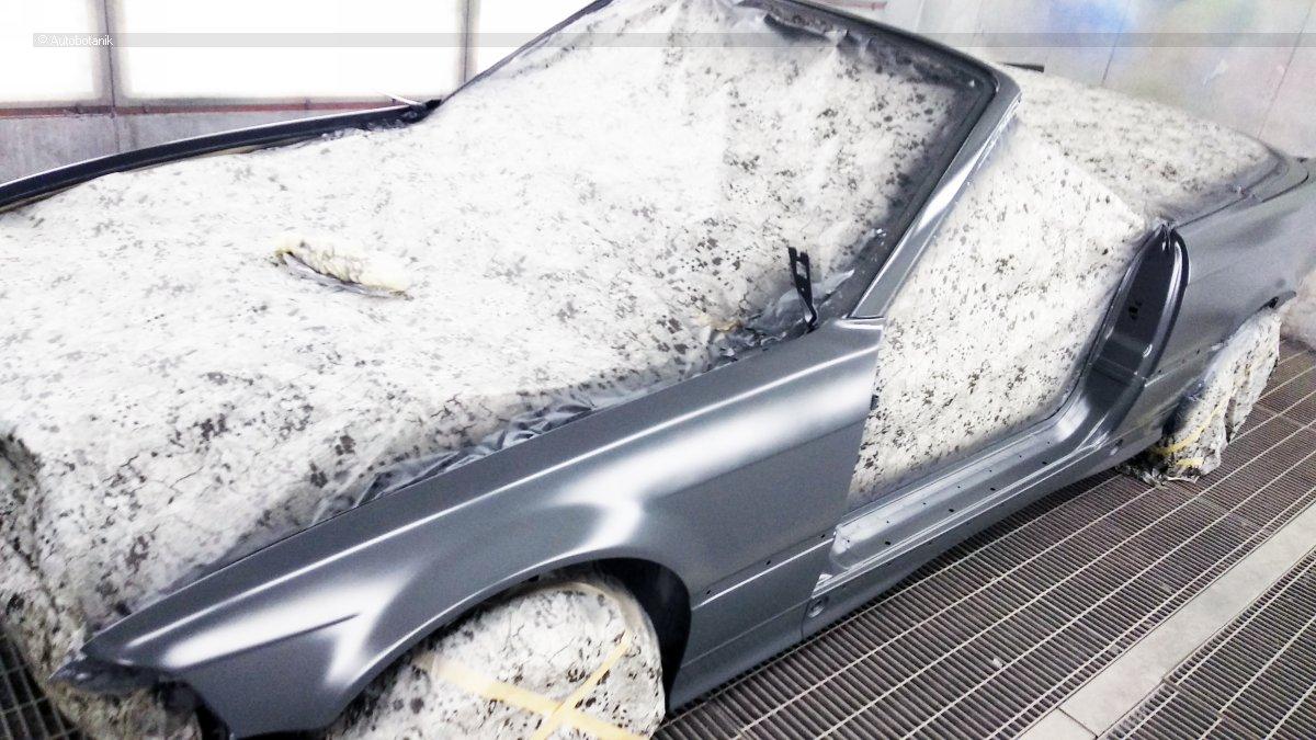 Свежий весенний цвет на старый кабриолет Свежий весенний цвет на старый кабриолет авто и мото