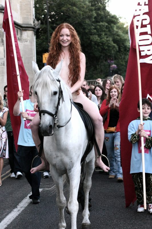 Как проходит фестиваль в честь леди Годивы 