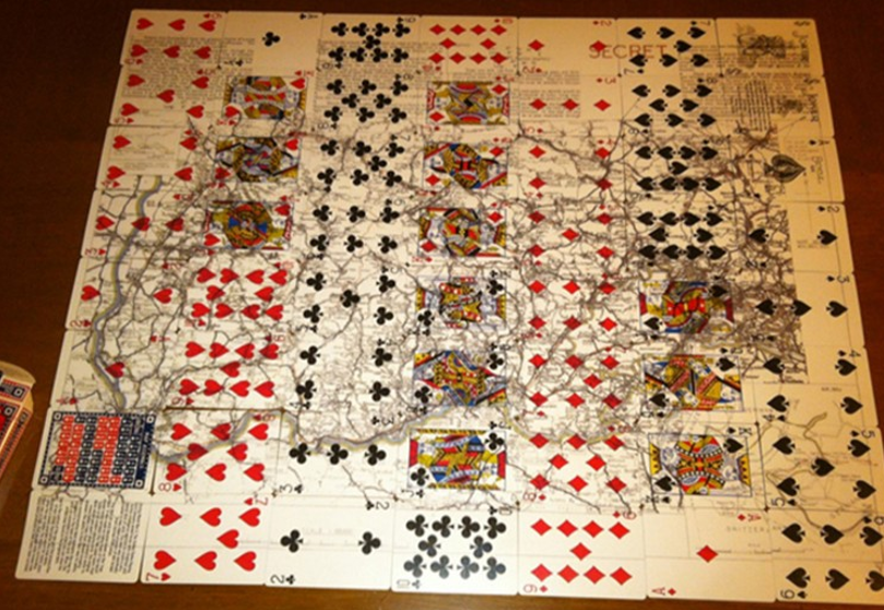 Игра на выживание: Как секретные игральные карты помогали военнопленным бежать из лагерей Игра на выживание: Как секретные игральные карты помогали военнопленным бежать из лагерей